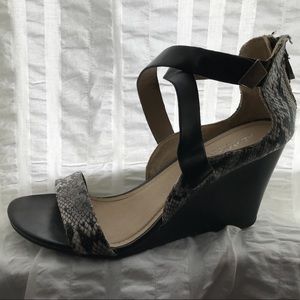 Kenneth Cole Reaction Snake Skin Wedge